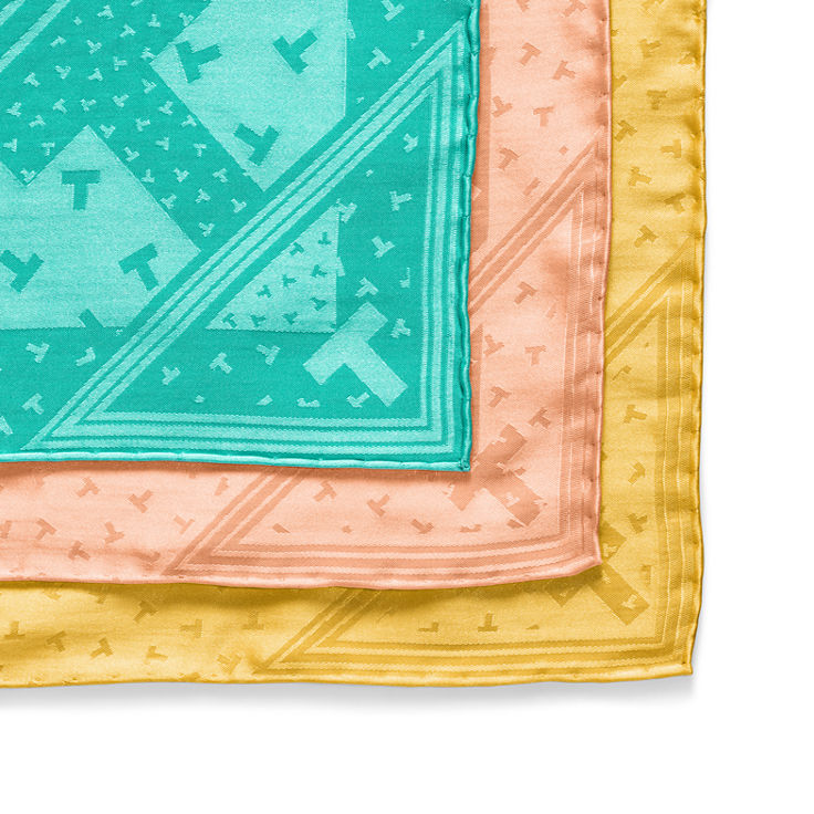 Tiffany T:Foulard carré Dancing T en jacquard de soie rose cornaline numéro dimage {1}