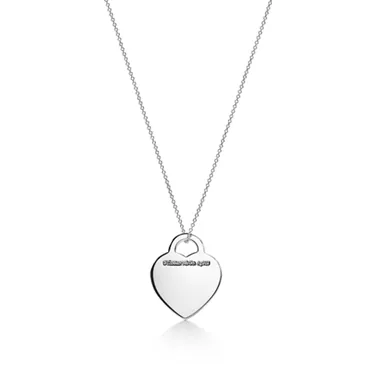Colgante de insignia de corazón mediana “Mum” en plata de ley, 2