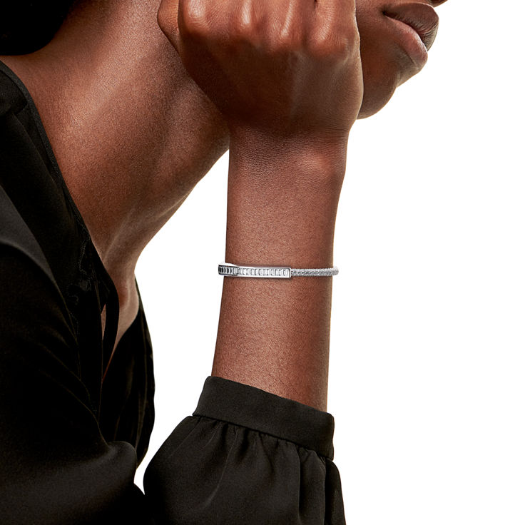 Tiffany Lock:Bracelet jonc en or blanc 18 carats avec diamants pavés et taille baguette numéro dimage {1}