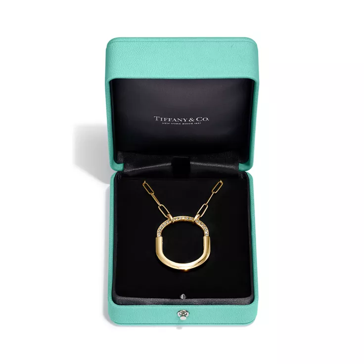 Tiffany Lock:Pendant in Yellow Gold with Diamonds, Large, 5