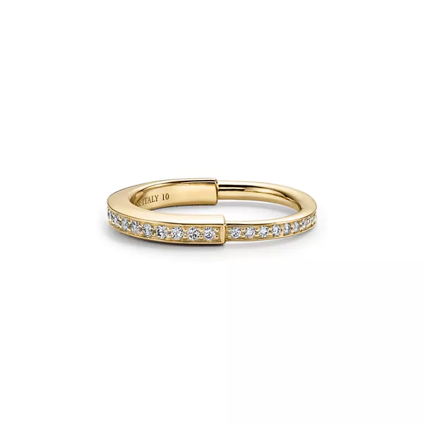 Ring in Yellow Gold with Pav&eacute; Diamonds