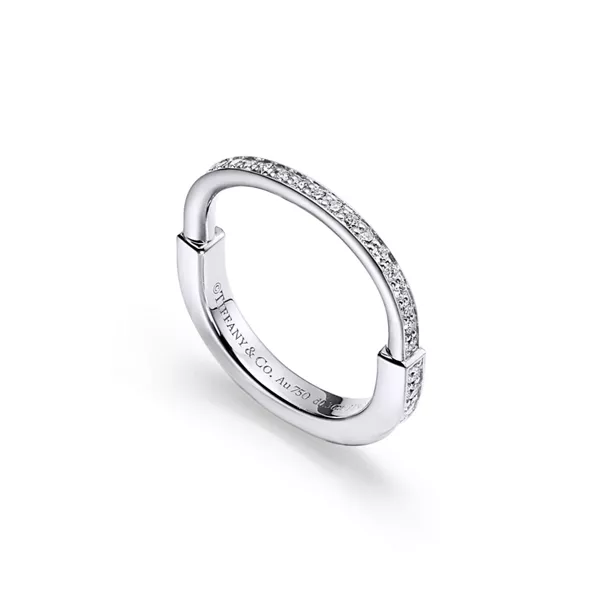 Ring in White Gold with Pavé Diamonds
