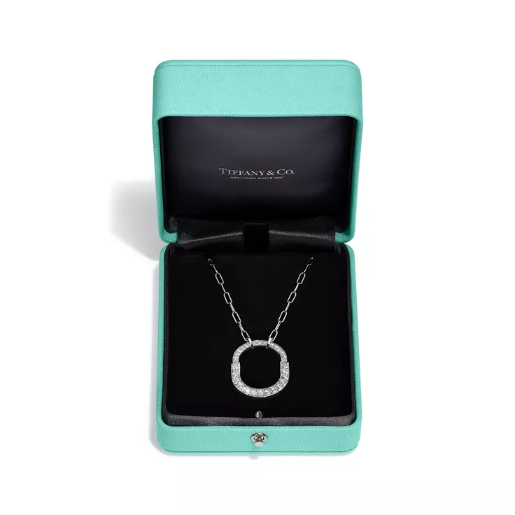 Collezione Lock by Tiffany:Pendente in oro bianco con pavé di diamanti, medio, 5