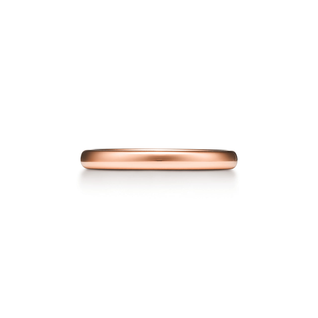 Alliance en or rose 18 carats. Largeur : 2,5 mm.
