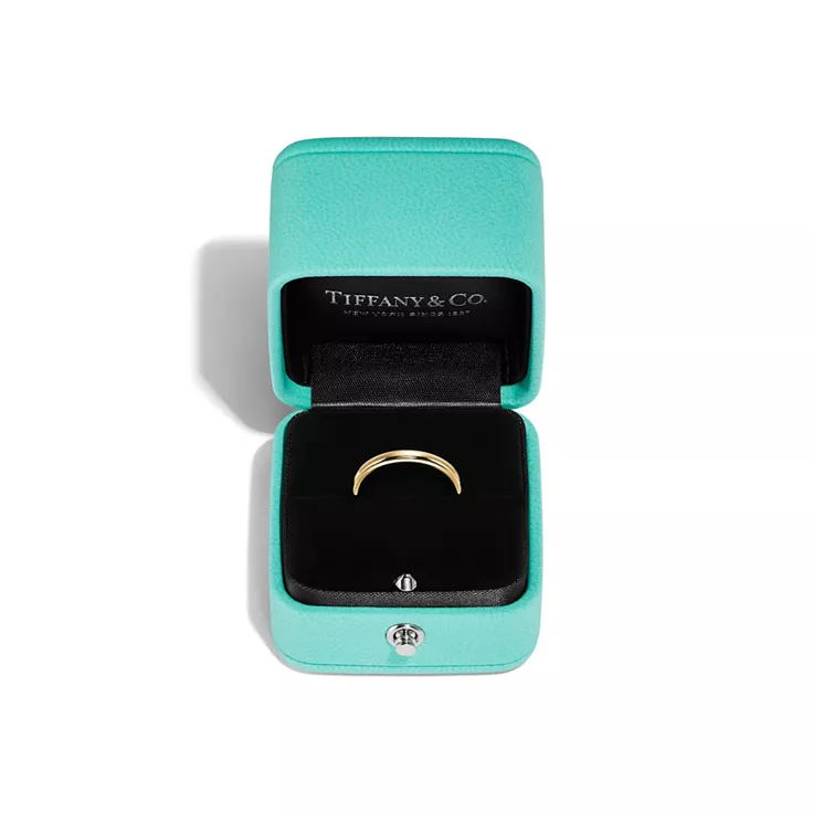 Tiffany Forever:Wedding Band Ring in Yellow Gold, 2.5 mm Wide, 4