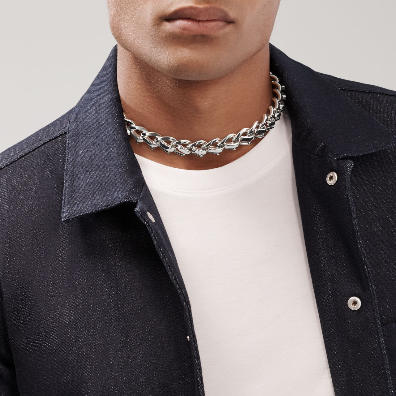 Collar de eslabones grandes en plata de ley altamente pulida