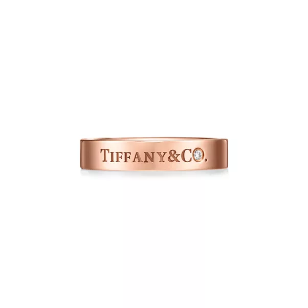 Band Ring in Rose Gold with a Diamond
