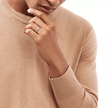 T&CO.&reg;:Band Ring in Platinum with a Diamond, 2