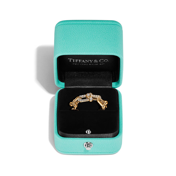 Tiffany HardWear:Small Link Ring in Yellow Gold with Diamonds image number 6