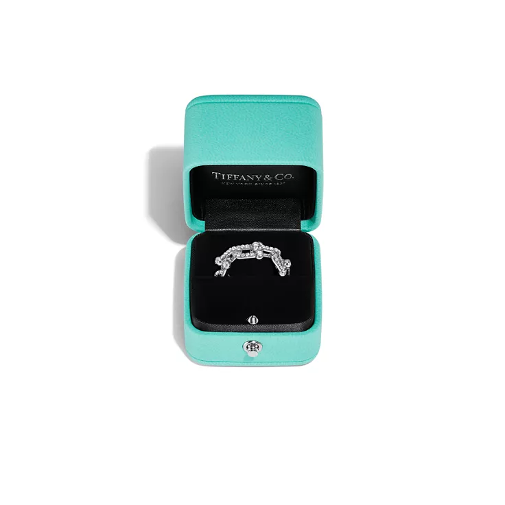 Tiffany HardWear:Small Link Ring in White Gold with Pav&eacute; Diamonds, 5