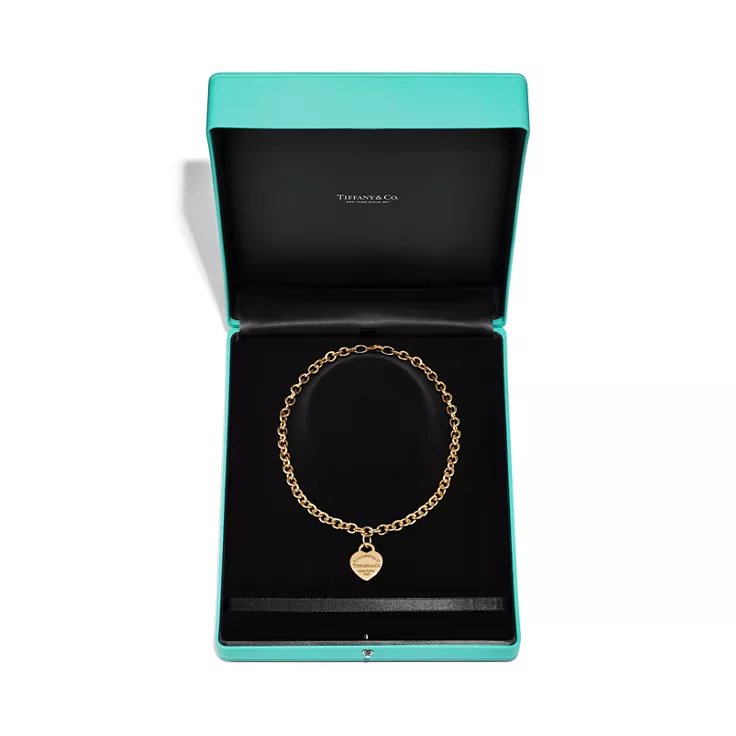 Return to Tiffany®:Heart Tag Necklace in Yellow Gold, Medium, 6