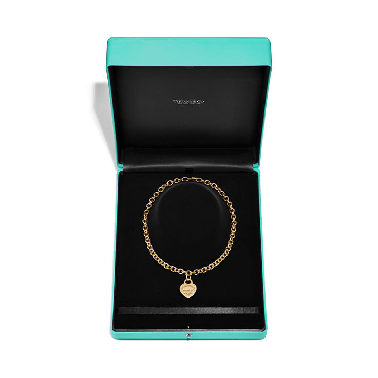 Return to Tiffany™:Heart Tag Necklace in Yellow Gold, Medium image number 6