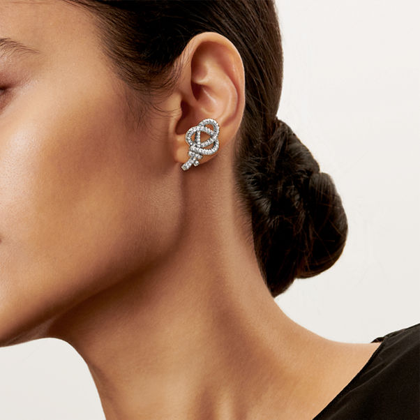 Tiffany Knot:Ohrstecker in Platin mit Diamanten