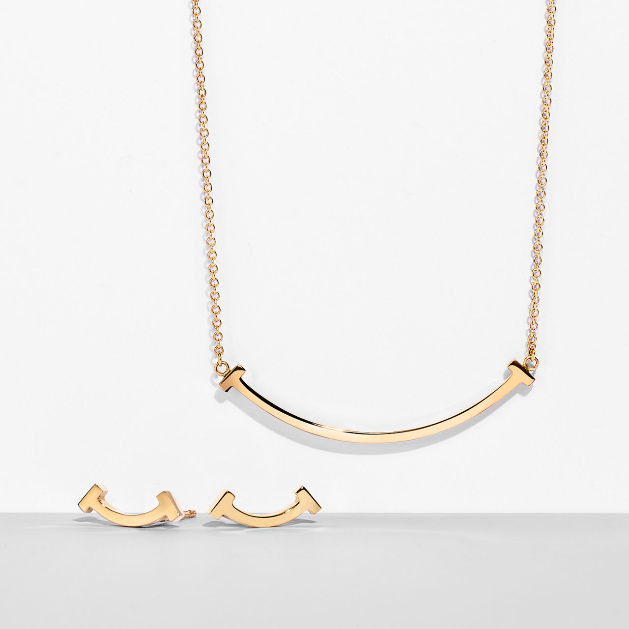 Tiffany T:Smile Pendant and Earrings Set, Limited Edition in Yellow Gold image number 0