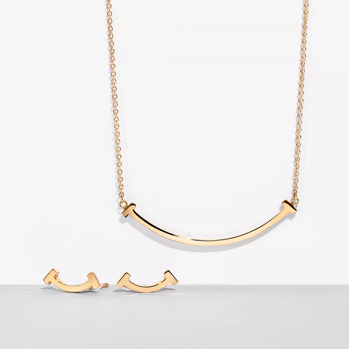 Smile Pendant and Earrings Set, Limited Edition in Yellow Gold
