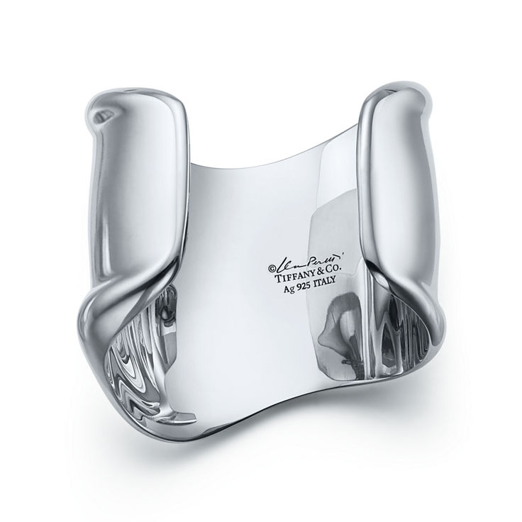 Elsa Peretti®:Medium Bone Cuff in Sterling Silver image number 4