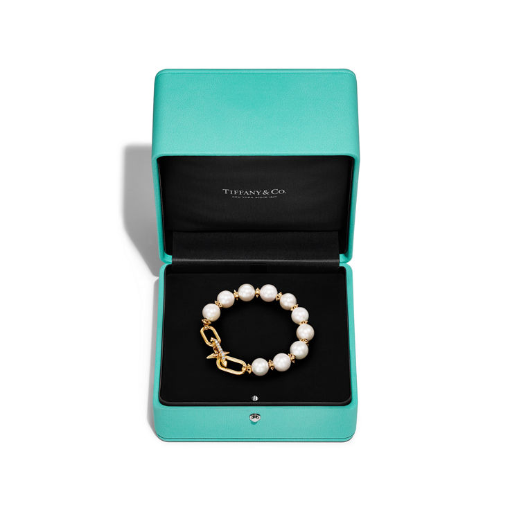 Tiffany Titan by Pharrell Williams:Pearl Bracelet in Yellow Gold with Diamonds image number 6