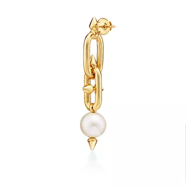 Tiffany Titan by Pharrell Williams:Pearl Earrings in Yellow Gold with Diamonds, 3