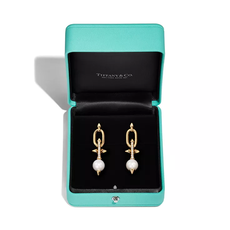 Tiffany Titan by Pharrell Williams:Pearl Earrings in Yellow Gold with Diamonds, 4