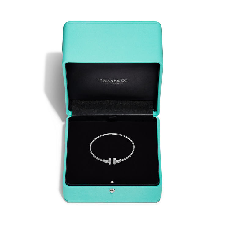 Tiffany T:Pavé Diamond Wire Bangle in White Gold image number 4