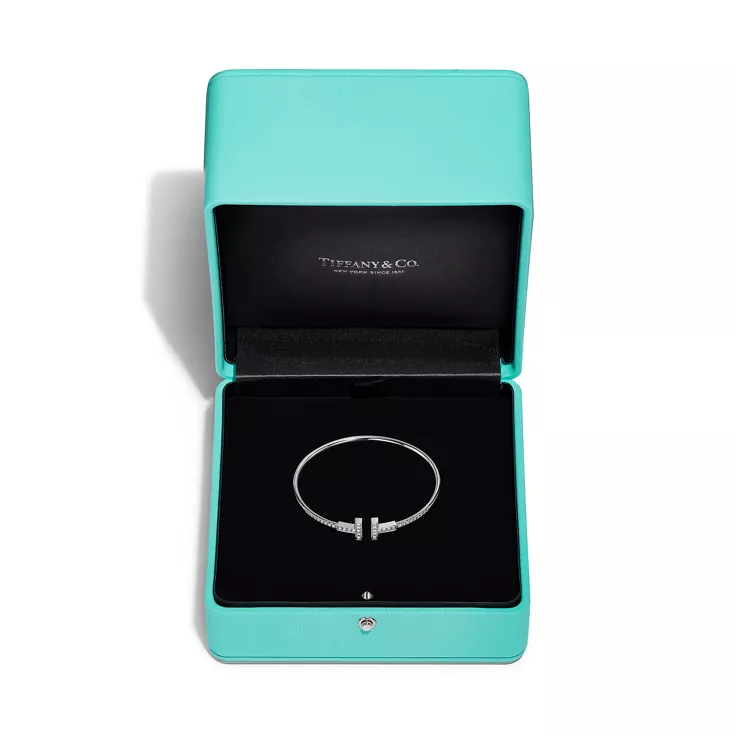 Tiffany T:Pavé Diamond Wire Bangle in White Gold, 4
