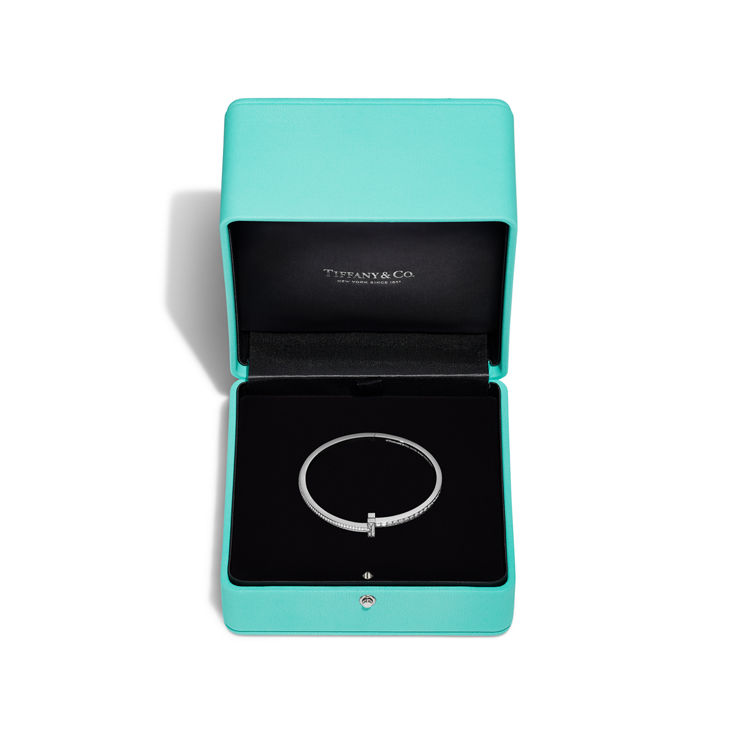Collezione Tiffany T:Bracciale T1 con pavé di diamanti in oro bianco numero immagine 6