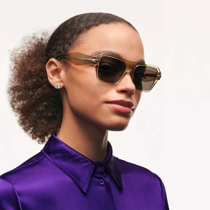 Tiffany: Sonnenbrille aus champagnerfarbenem Acetat mit hellbraunen Gl&auml;sern, 1