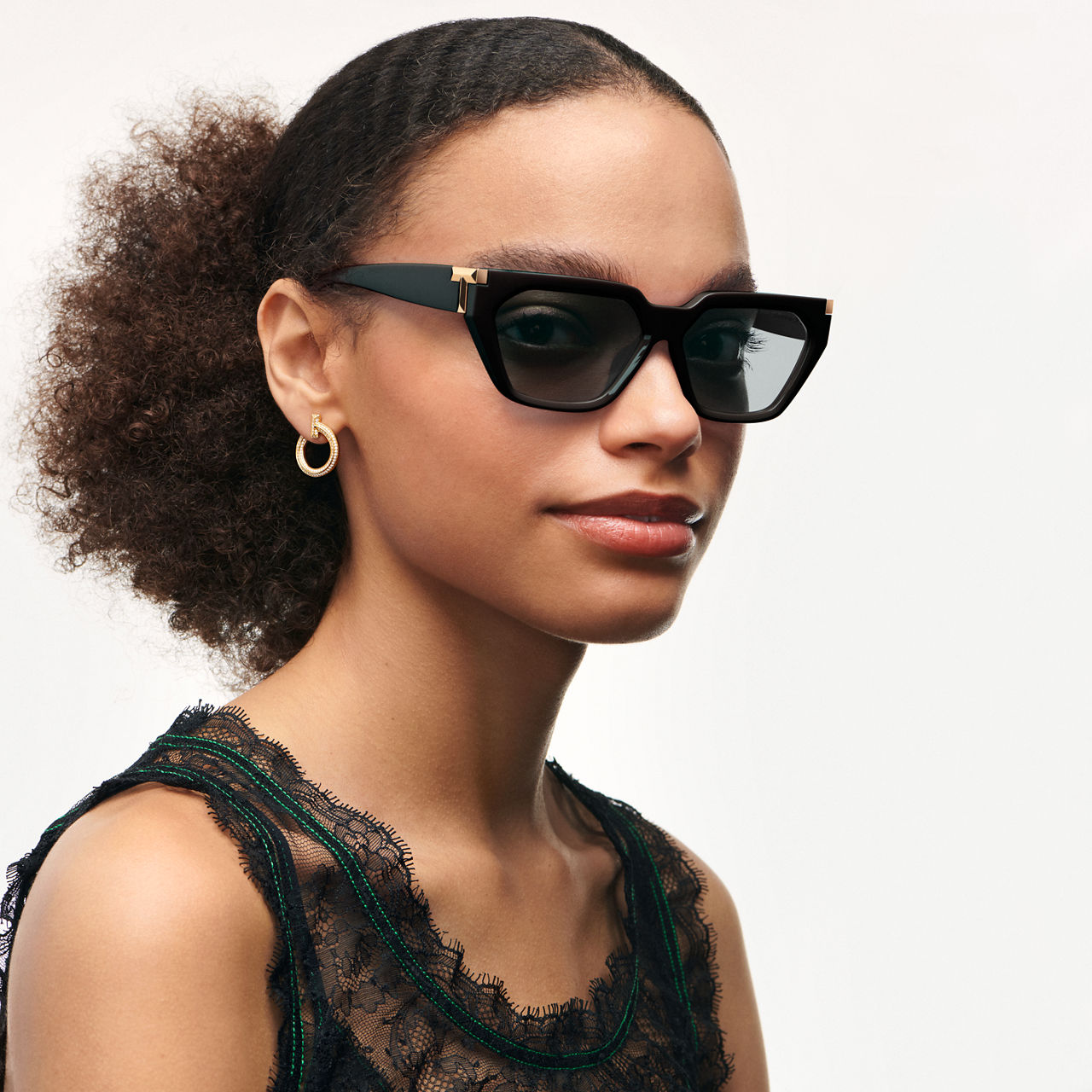 Sonnenbrille aus schwarzem Acetat mit Gläsern mit grauem Farbverlauf