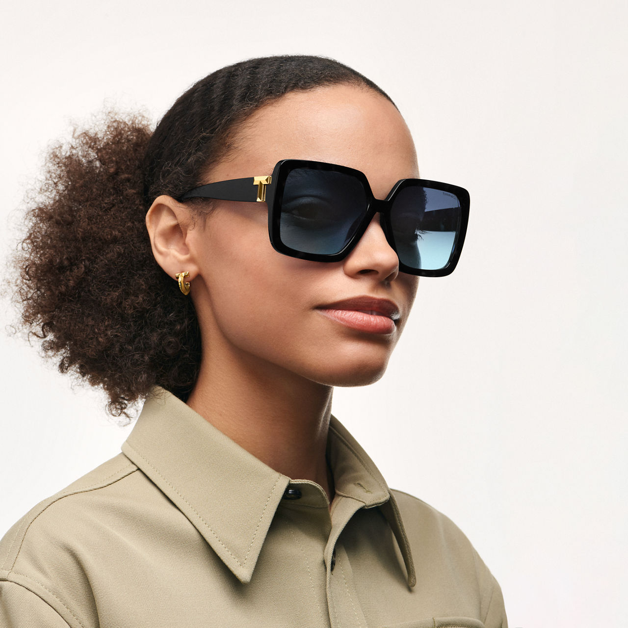 Sonnenbrille aus schwarzem Acetat mit Gläsern in Tiffany Blue®