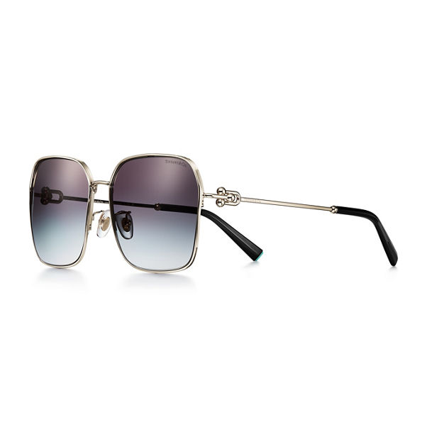 Tiffany HardWear:Sunglasses in Pale Gold-colored Metal with Gray Lenses