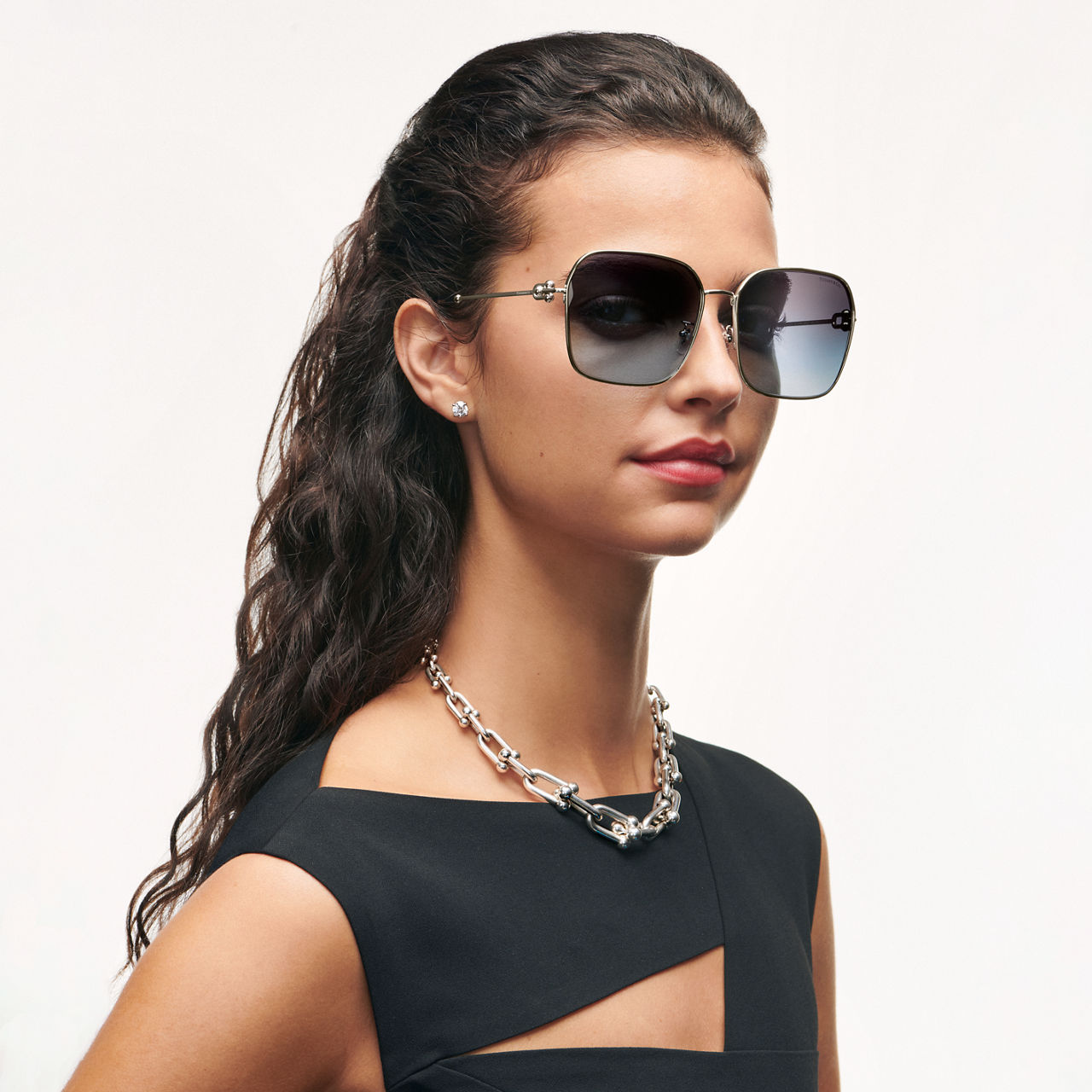 Gafas de sol en metal dorado claro con cristales grises