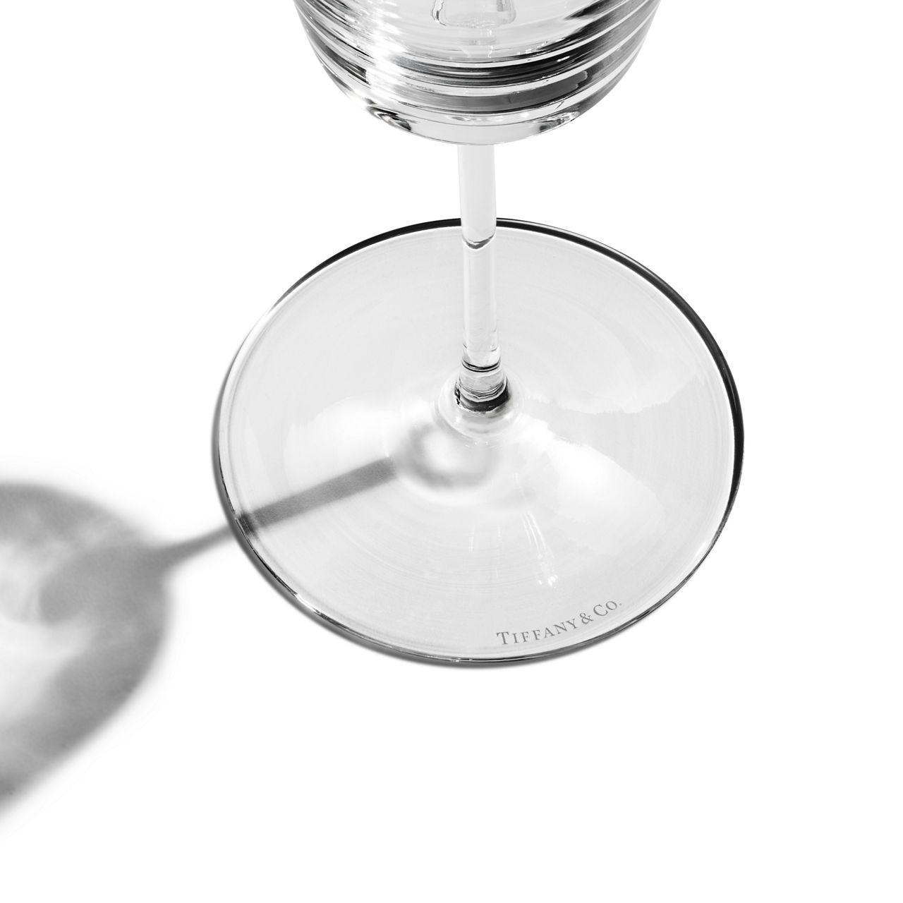 Bordeauxfarbenes Weinglas aus Glas