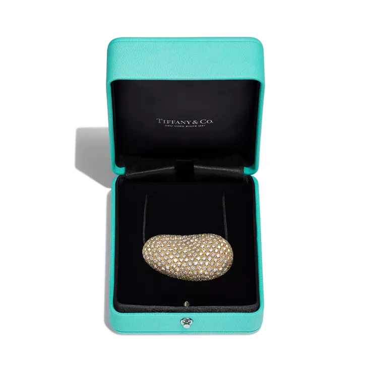 Elsa Peretti®:Bean® design Pendant in Yellow Gold with Diamonds, 4