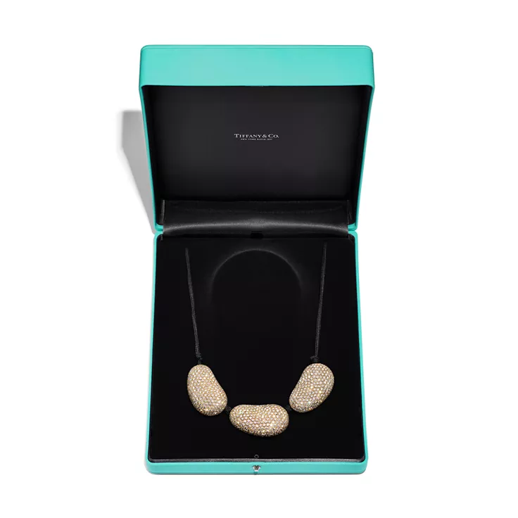 Elsa Peretti®:Bean® design Necklace in Yellow Gold with Diamonds, 4