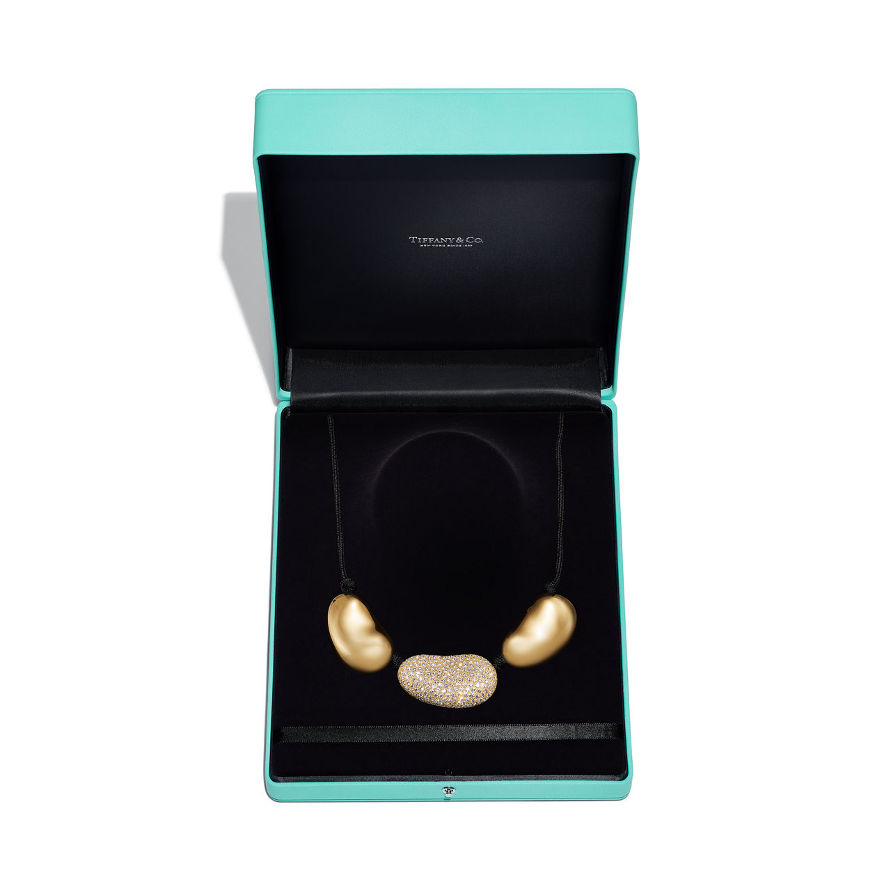 Elsa Peretti®:Bean® design Necklace Necklace in Yellow Gold with Diamonds image number 3