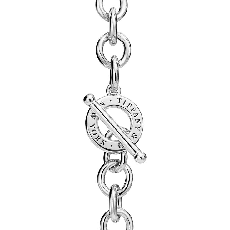 Return to Tiffany™:Full Heart Toggle Necklace in Sterling Silver image number 5