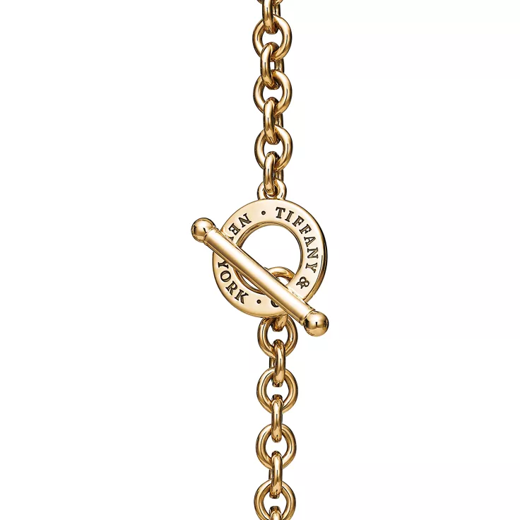 Return to Tiffany&reg;:Full Heart Toggle Bracelet in Yellow Gold, 4