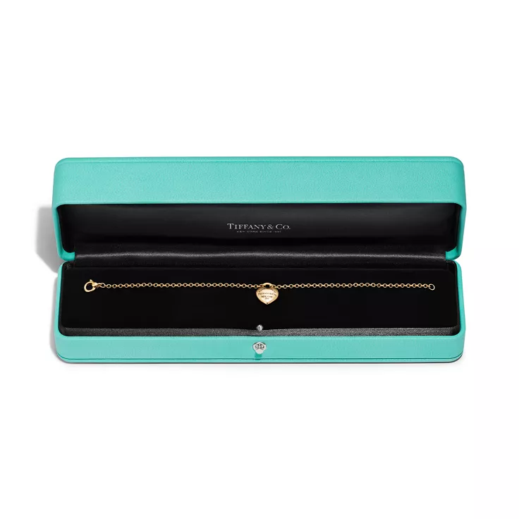 Return to Tiffany™:Full Heart Bracelet in Yellow Gold, 5
