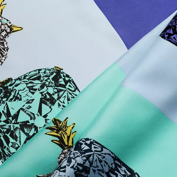 Foulard carré Bird on a Rock en soie bleu infini