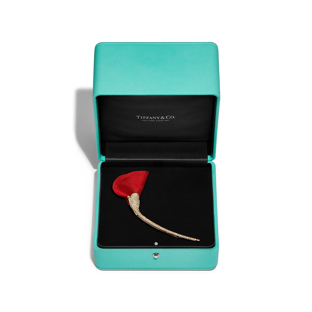 Elsa Peretti®:Amapola Brooch in Yellow Gold with Diamonds and Red Silk image number 3