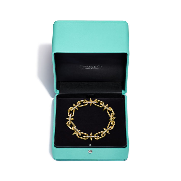 Tiffany Titan by Pharrell Williams:Link Bracelet in Gold with Diamonds image number 8