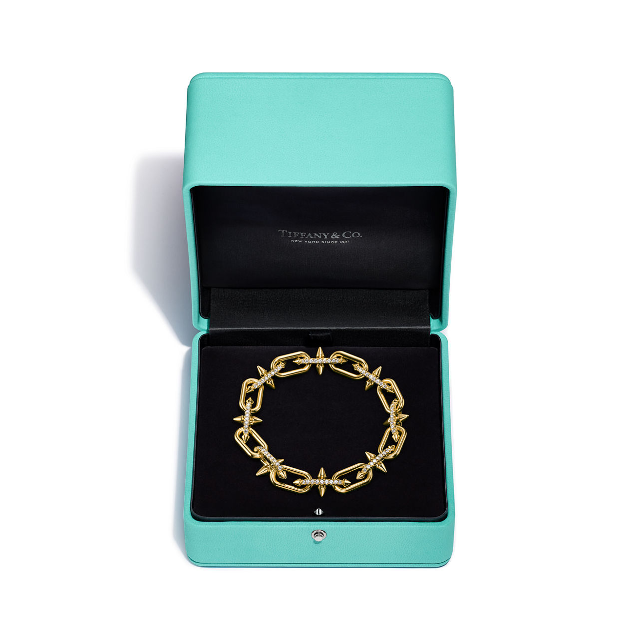 Tiffany Titan by Pharrell Williams:Link Bracelet in Gold with Diamonds image number 6