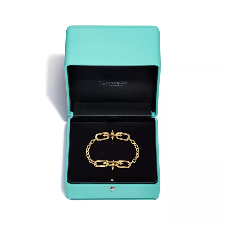 Tiffany Titan by Pharrell Williams:Medium Link Station Bracelet in Gold, 4