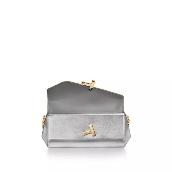 Clutch on a Chain in Silver-colored Leather on a Chain