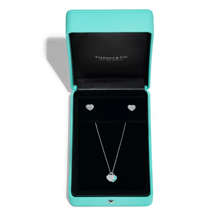 Return to Tiffany™:Juego de colgante y pendientes de insignia de corazón , 6
