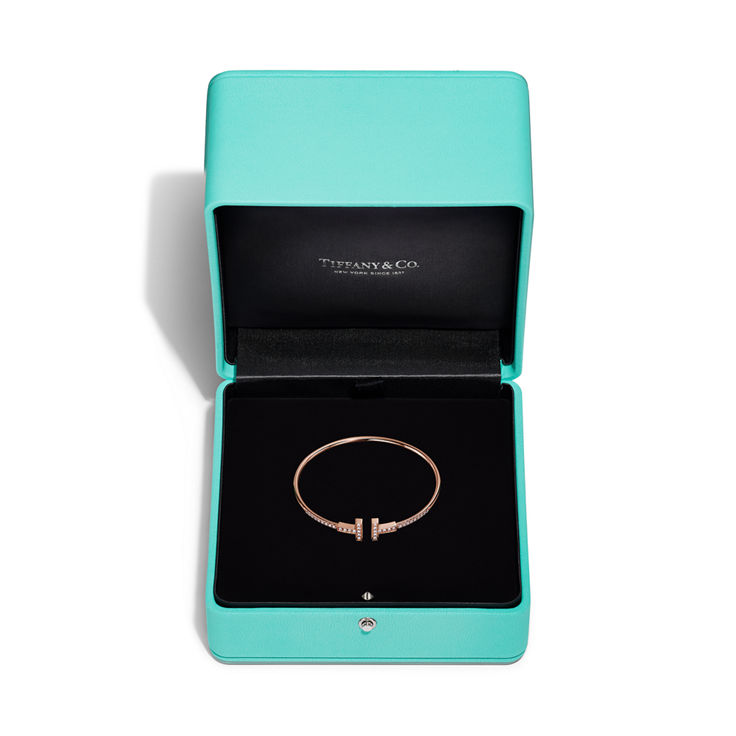 Tiffany T:Pavé Diamond Wire Bangle in Rose Gold image number 4