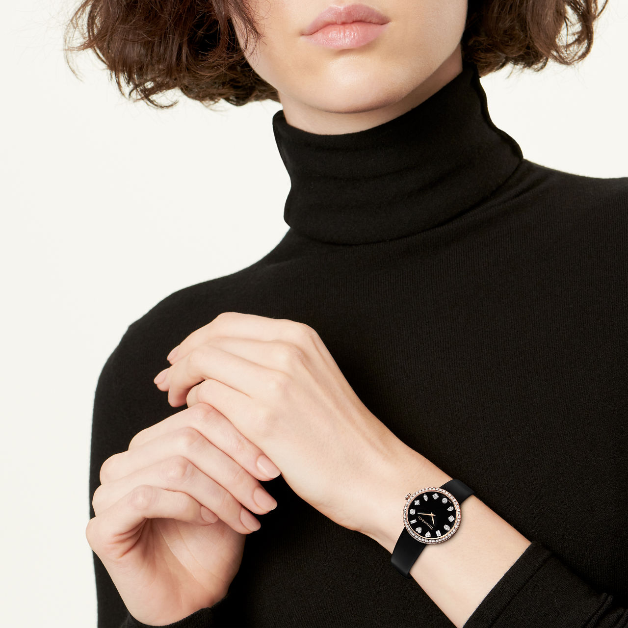 Reloj redondo de 32 mm en oro rosa con diamantes