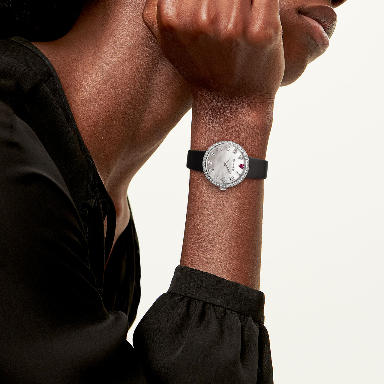 Montre ronde 32 mm en or blanc 18 carats, rubellite et diamants