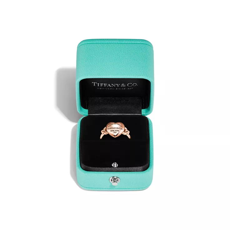 Return to Tiffany&reg;:Full Heart Ring in Rose Gold, 5