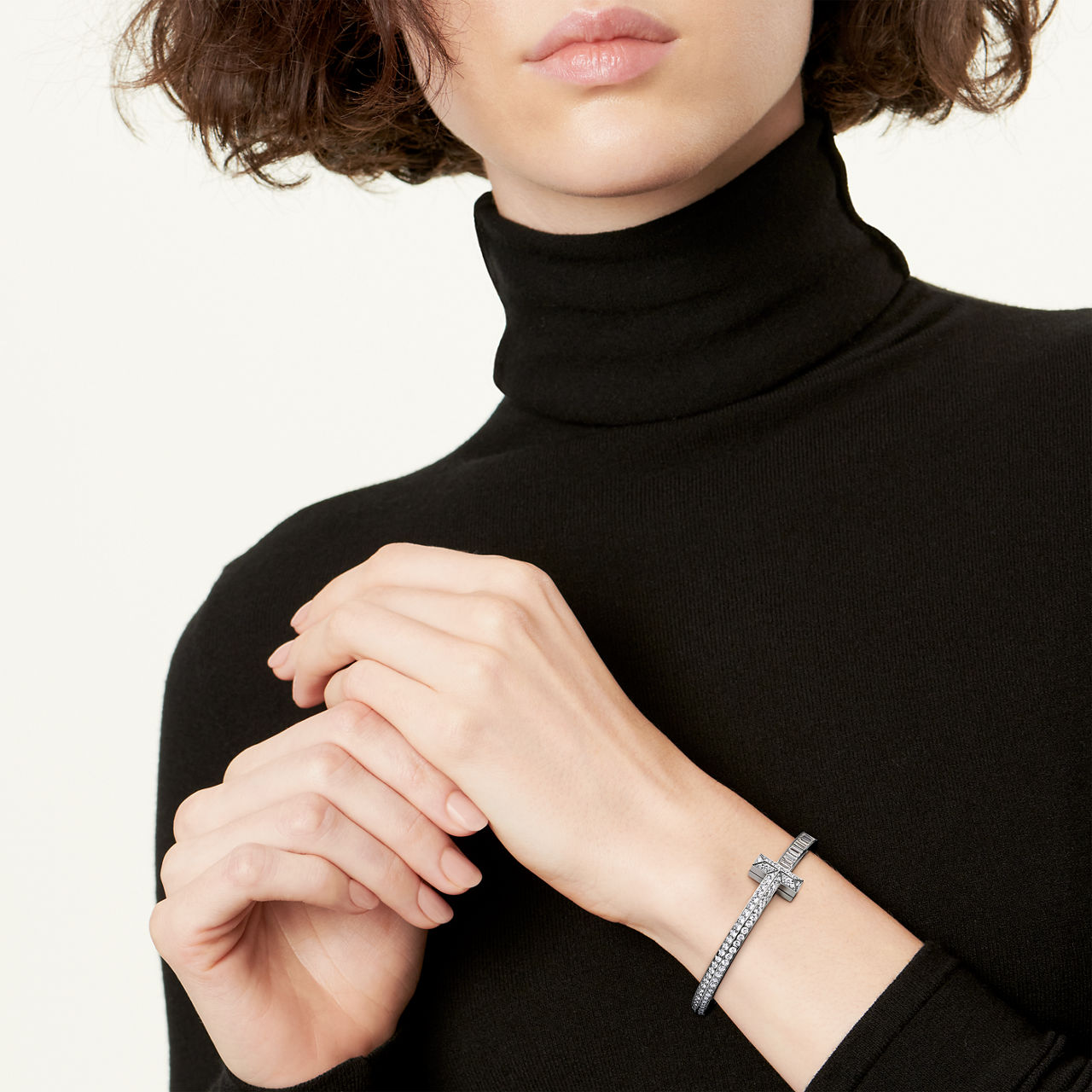 T1 Bangle in White Gold with Baguette and Pavé Diamonds